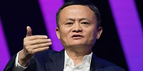 சீனாவின் ஹைனான் தீவில் கோல்ப் விளையாடிய அலிபாபாவின் ஜாக் மா!