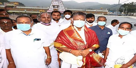 திருப்பதி: ஏழுமலையான் கோயிலில் துணை முதல்வர் ஓபிஎஸ் சுவாமி தரிசனம்