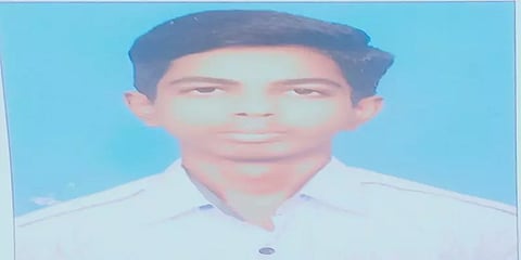 ஆசிரியர்கள் ஏற்படுத்திய அவநம்பிக்கை? - தற்கொலை செய்து கொண்ட மாணவர்.. கலங்க வைத்த கடிதம்!