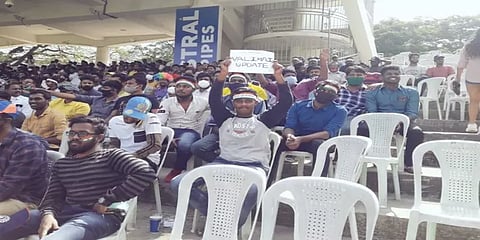 “வலிமை அப்டேட் எங்கே” சேப்பாக் மைதானத்தில் முழங்கிய அஜித் ரசிகர்கள்!