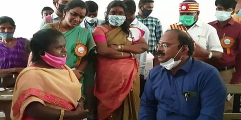 10 ஆயிரம் சம்பளத்தில் குடும்பத்தை காப்பற்ற முடியுமா?’ ஆட்சியரை அதிரவைத்த பெண்!