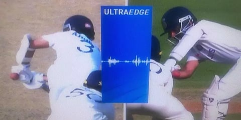 எல்பிடபிள்யூ or கேட்ச்?: குழம்பிய 3வது நடுவர் - சென்னை டெஸ்ட்டில் சர்ச்சை!