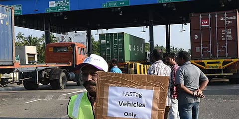 நாடு முழுவதும் அமலுக்கு வந்தது ஃபாஸ்டேக் முறை: தெரிந்துகொள்ள வேண்டிய சில தகவல்கள்!