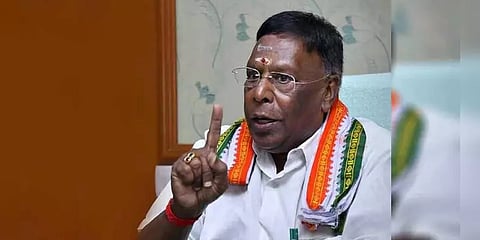 புதுச்சேரியில் 4 எம்.எல்.ஏ.க்கள் ராஜினாமா: நெருக்கடியில் நாராயணசாமி அரசு!