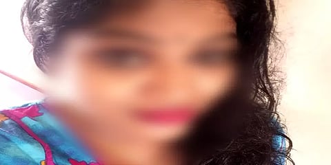 ஃபேஸ்புக் மூலம் இளைஞர்களை ஏமாற்றி திருமணம் செய்து பணம் பறித்ததாக பெண் மீது புகார்