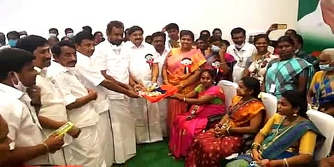 கோவை: சீமந்த சீர்வரிசையுடன் 1000 கர்ப்பிணி பெண்களுக்கு வளைகாப்பு நடத்திய எம்எல்ஏ
