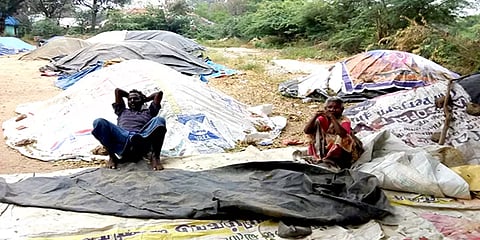 தஞ்சை: கொள்முதல் நிலையம் திறக்காததால் தேங்கிய 5000 நெல் மூட்டைகள் .. தவிக்கும் விவசாயிகள்