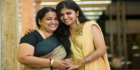 ”என் அம்மா நயன்தாராவுக்கு டப்பிங் பேசினார்; இப்போது நானும் பேசுகிறேன்” – ரவீனா ரவி பேட்டி!