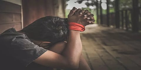 உ.பி: சிறுவனை பாலியல்வன்கொடுமை செய்த இளைஞர் - 4அறை, 1 லட்சம் அபராதம் விதித்த பஞ்சாயத்து