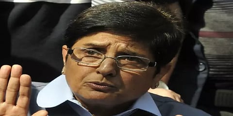 வடமாநில ஊழியர்கள் பணி நிரந்தரம்: கடைசிநேரத்தில்  கிரண்பேடி பிறப்பித்த உத்தரவால் சர்ச்சை