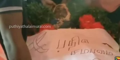 ’பதிள் சம்பவம் தொடரும்’ : கொல்லப்பட்ட ரவுடியின் நண்பர்கள் முகநூலில் வைரல் ஸ்டேட்டஸ்