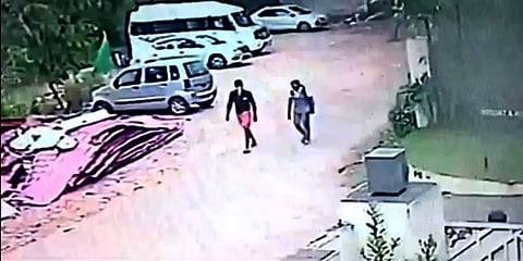 கேரளா: பள்ளி சென்று வீடு திரும்பிய 12-ஆம் வகுப்பு மாணவிக்கு நேர்ந்த கொடூரம்