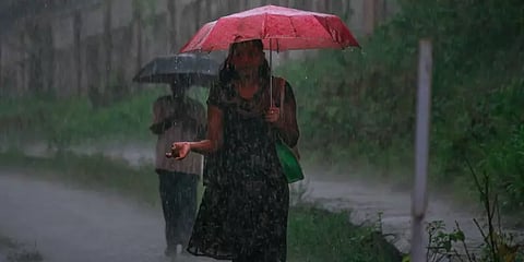 சட்டென்று மாறுது வானிலை.. தமிழகத்தில் 13 மாவட்டங்களில் கனமழைக்கு வாய்ப்பு!