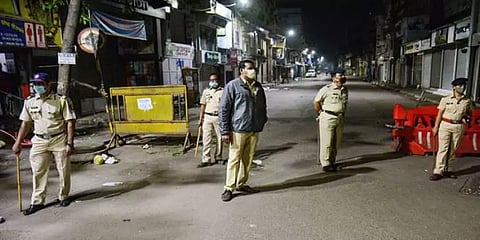 மீண்டும் கொரோனா பரவல் : புனேவில் பள்ளி கல்லூரிகளுக்கு விடுமுறை