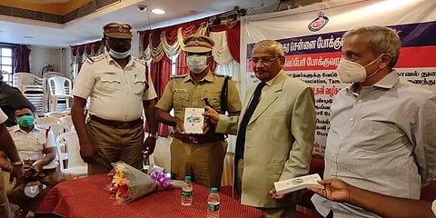 ஆட்டோ ஓட்டுநர்களுக்கு இலவசமாக முதலுதவி பெட்டி - விழிப்புணர்வு ஏற்படுத்திய சென்னை காவல்துறை