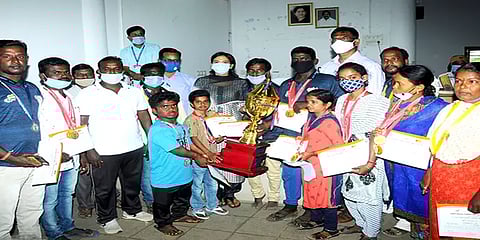 புதுக்கோட்டை: தங்கங்களை குவித்த மாற்றுத்திறனாளி வீரர்கள்... ஆட்சியரிடம் நேரில் வாழ்த்து