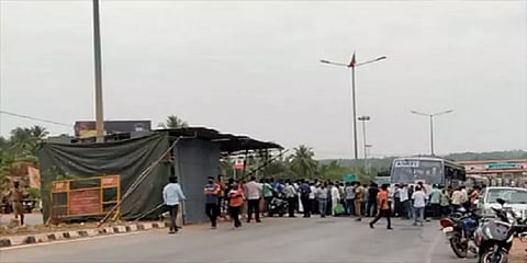 மீண்டும் அதிகரிக்கும் கொரோனா - கேரளாவின் 13 நுழைவு எல்லைகளை மூடியது கர்நாடகா