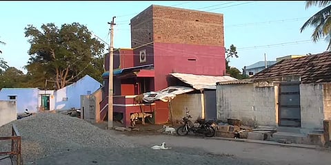 தூத்துக்குடி: விளையாட செல்போன் தராததால் 13 வயது மாணவன் தூக்கிட்டு தற்கொலை