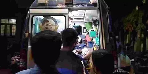 ஜெகன் மோகன் ரெட்டி - சந்திரபாபு நாயுடு தொண்டர்கள் பயங்கர மோதல்.. 16 பேர் படுகாயம்