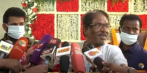 ’வீரத்தமிழச்சியை சந்தித்து பேச வந்தேன்’ - சசிகலாவை சந்தித்த இயக்குநர் பாரதிராஜா பேட்டி