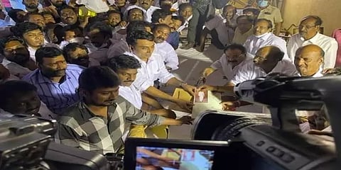 சேப்பாக்கம்-திருவல்லிக்கேணி தொகுதியில் போட்டியிட உதயநிதி விருப்பமனு!