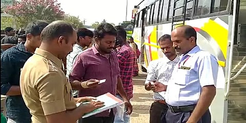 புதுக்கோட்டை: தனியார் பேருந்துகள் 3 மடங்கு கட்டணம் வசூலிப்பதாக புகார்... அதிகாரிகள் ஆய்வு!