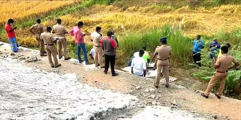 திருப்பூர்: சாக்கு மூட்டையில் ஆண் சடலம்... போலீசார் விசாரணை!