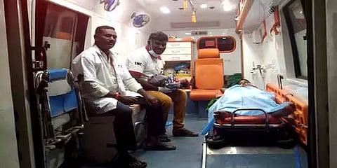 காட்டுப்பகுதி.. நடு இரவு.. 108 ஆம்புலன்ஸில் பிறந்த பெண் குழந்தை!