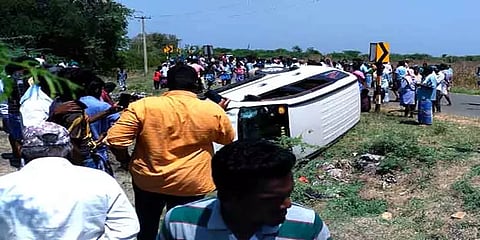 பெரம்பலூர்: 6 பேர் சென்ற இருசக்கர வாகனம் கார் மீது மோதி விபத்து: 5 பேர் உயிரிழப்பு