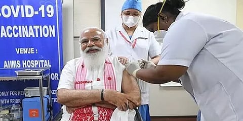 கொரோனா தடுப்பூசியை செலுத்திக்கொண்டார் பிரதமர் மோடி!