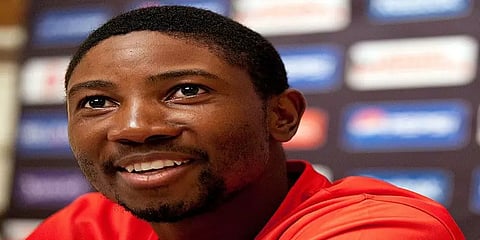 "அட பின்னாடி டிராக்டர் வருதுபா!" - பிட்ச் விவகாரத்தை கிண்டலடித்த முன்னாள் வீரர்