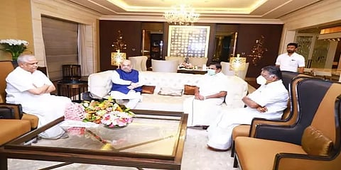 சசிகலா இணைப்பு விவகாரம் : இபிஎஸ்–ஓபிஎஸ் உடனான பேச்சுவார்த்தையில் அதிருப்தியடைந்த அமித்ஷா