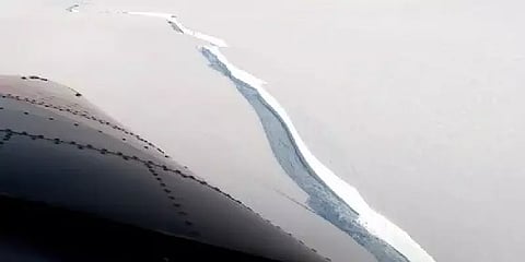 நியூயார்க்கை விடவும் பெரிய பனிக்கட்டி வெடிப்பு: உன்னிப்பாக கவனிக்கும் ஆராய்ச்சியாளர்கள்!