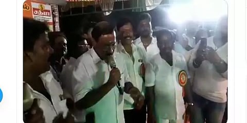 கோவில் கச்சேரியில் எம்.ஜி.ஆர் பாடல் பாடி அசத்திய அமைச்சர் மாஃபா பாண்டியராஜன்!