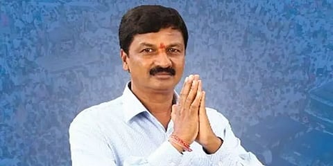 ஆபாச வீடியோ வெளியான விவகாரம் : பதவியை ராஜினாமா செய்தார் கர்நாடக அமைச்சர் ரமேஷ் ஜர்கிஹோலி