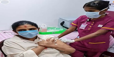 கொரோனா தடுப்பூசி போட்டுக்கொண்ட தமிழ் சினிமா பிரபலங்கள்!