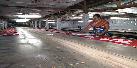 "அப்போ 1,000, 2,000... இப்போ 50,000, 1 லட்சம்..!" - திருப்பூரும் கட்சிக் கொடிகளும்