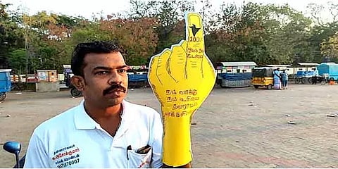 மதுரை: நூறு சதவீத வாக்குப்பதிவு... நூதன முறையில் விழிப்புணர்வை ஏற்படுத்தும் இளைஞர்