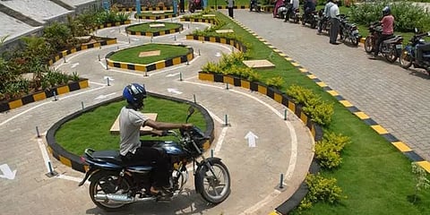 இனி ஆர்டிஓ அலுவலகம் செல்ல தேவையில்லை: ஆன்லைன் மூலம் 18 சேவைகள் அறிமுகம்!