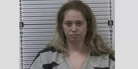 அமெரிக்கா: 14 வயது சிறுவனை பாலியல் வன்கொடுமைக்கு உட்படுத்தி கர்ப்பமான பெண் கைது