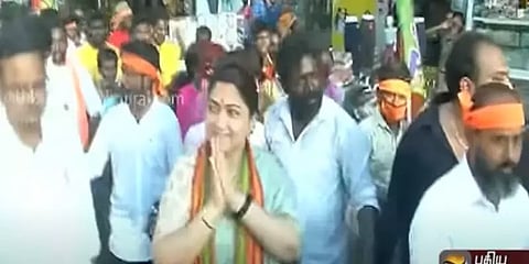 'வெற்றிக்கொடி ஏந்திய தமிழகம்' பேரணி: மேளம் அடித்து தொண்டர்களை உற்சாகப்படுத்திய குஷ்பு!