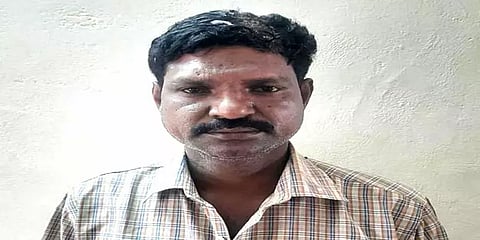 "மனைவி, குழந்தைகளைப் பிரித்ததே காரணம்!" - தந்தையை வெட்டிக் கொன்றதாக மகன் கைது