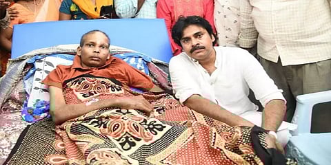 புற்றுநோயால் பாதித்த ரசிகர் - வீட்டிற்கே சென்று ரூ5 லட்சம் நிதியுதவி அளித்த பவன் கல்யாண்!