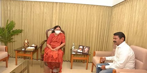 “சசிகலா சொன்னதைக் கேட்டு மிகவும் கஷ்டமாக இருந்தது!” - மனம் திறந்த சீமான்