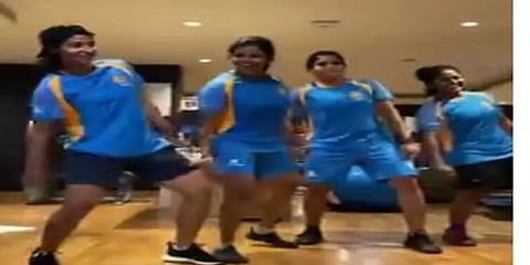 ‘வாத்தி கம்மிங்’ பாடலுக்கு நடனமாடிய மகளிர் கிரிக்கெட் அணி வீராங்கனைகள்” - வைரல் வீடியோ