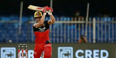 ஐபிஎல் 2021 : வலைப்பயிற்சியின் போது ஐபோனை அடித்து நொறுக்கிய டிவில்லியர்ஸ்!