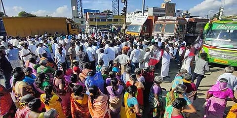 பூந்தமல்லி தொகுதியை பாமகவிற்கு ஒதுக்கியதால் கடும் எதிர்ப்பு: அதிமுகவினர் சாலைமறியல்