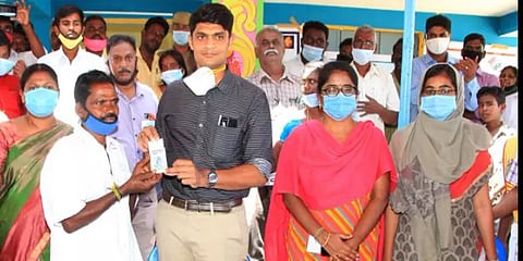 முதன்முறையாக வாக்களிக்கவிருக்கும் 68 வயது இருளர் இன முதியவர்! -விழிப்புணர்வூட்டிய ஆட்சியர்