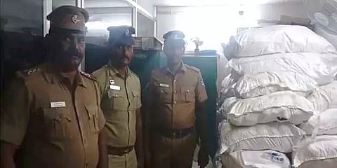 திருப்பூர்: குடோனில் பதுக்கி வைத்திருந்த 700 கிலோ குட்கா பறிமுதல்; வடமாநில சகோதரர்கள் கைது