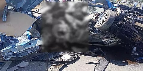 சென்னை: சாலையோரம் நின்றிருந்த கண்டெய்னர் மீது கார் மோதிய விபத்தில் 2 பேர் உயிரிழப்பு